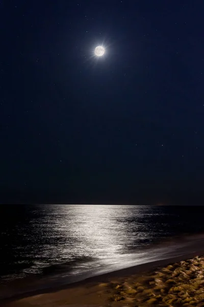 Vertical Shot Moon Shining Calm Sea Bach — Stock Photo, Image