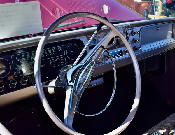 Фресно Официальные Государства 2021 Новый Пикап Chevy C10 Белым Верхом — стоковое фото