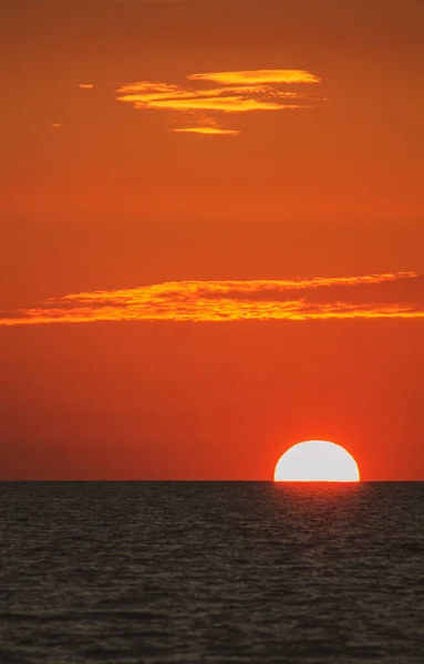 Vertical Shot Sea Orange Sunset Sky — Stock Photo, Image