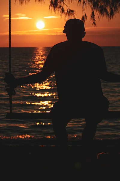 Plan Vertical Silhouette Pêcheur Bord Mer Coucher Soleil — Photo