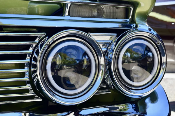 Fresno Zjednoczone Państwa Paź 2021 Zbliżenie Klasycznych Zielonych Reflektorów Impala — Zdjęcie stockowe