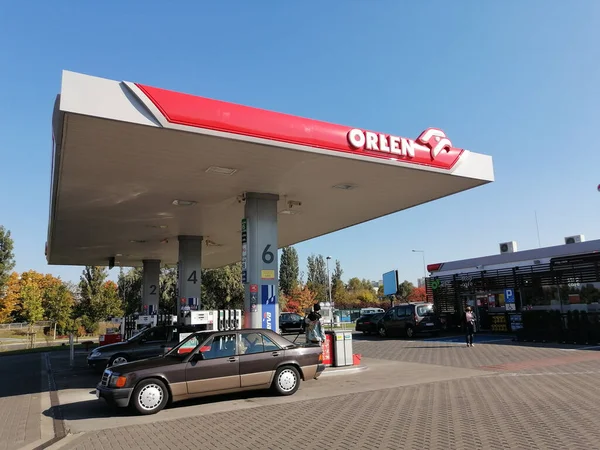 Poznan Polónia Outubro 2021 Tiro Carros Tanque Uma Estação Combustível — Fotografia de Stock