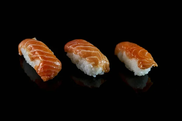 Primer Plano Sashimi Pescado Crudo Aislado Sobre Fondo Negro —  Fotos de Stock