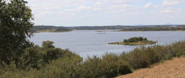 Badajoz Spain May 2021 Beautiful Panoramic Shot Small Peninsula Lake — Stock Photo, Image