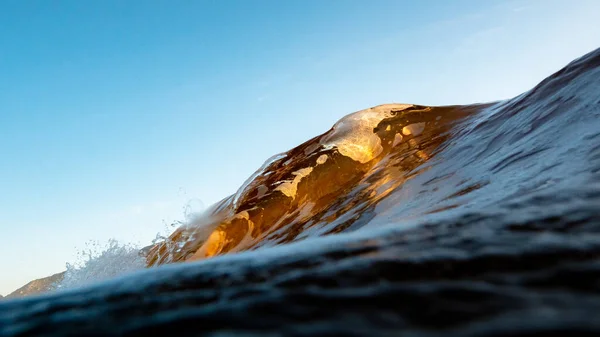 カラフルな海の波が美しい背景 — ストック写真