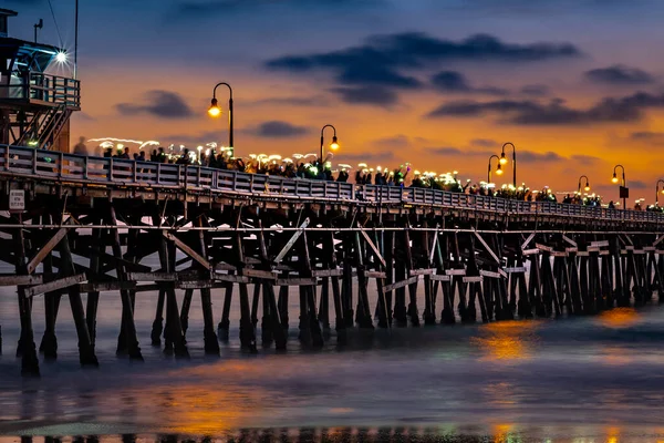 Tiro Exposição Longa Molhe Fora Uma Costa Com Borrão Movimento — Fotografia de Stock