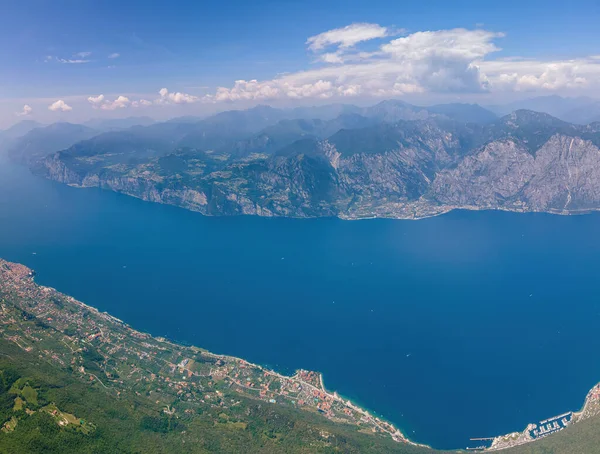 Θέα Στη Λίμνη Lago Garda Από Την Κορυφή Έως Την — Φωτογραφία Αρχείου