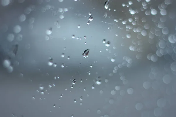 Zbliżenie Szklanej Powierzchni Pokrytej Kroplą Wody — Zdjęcie stockowe