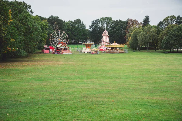 Una Hermosa Vista Paisaje Verde Con Muchos Árboles Parque Infantil — Foto de Stock