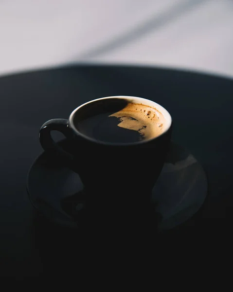 Крупный План Чашки Кофе Эспрессо Столе — стоковое фото