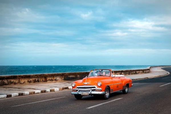 Havana Cuba Outubro 2021 Chevrolet Laranja Conversível Fazendo Uma Das — Fotografia de Stock