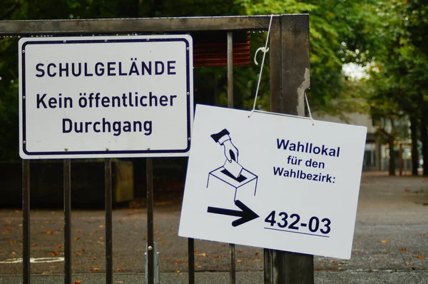 Frankfurt Německo 2021 Přihlaste Volební Místnosti Německých Voleb Spolkového Sněmu — Stock fotografie