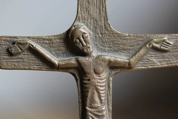 Focalizare Selectivă Unei Cruci Bronz Isus Hristos Răstignit — Fotografie, imagine de stoc