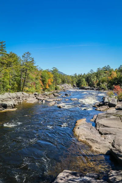 Een Verticale Opname Van Het Baxter State Park Met Een — Stockfoto