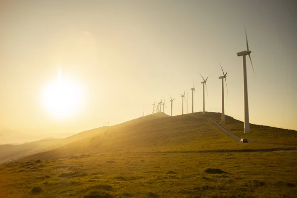 巴斯克地区山区的风力发电机组 — 图库照片