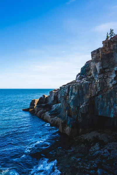 Pionowe Ujęcie Klifów Wydr Parku Narodowym Acadia — Zdjęcie stockowe