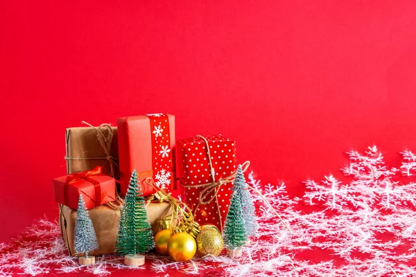 Ein Schöner Weihnachtshintergrund Mit Geschenkboxen — Stockfoto