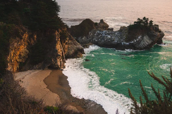 Vue Une Cascade Large Pacific Coast Highway Big Sur Californie — Photo