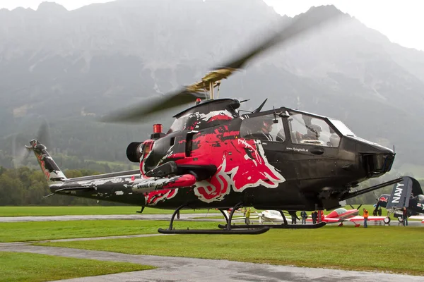 Niederoeblarn Austria Septiembre 2014 Helicóptero Cobra Flying Bulls Bell Despegando — Foto de Stock