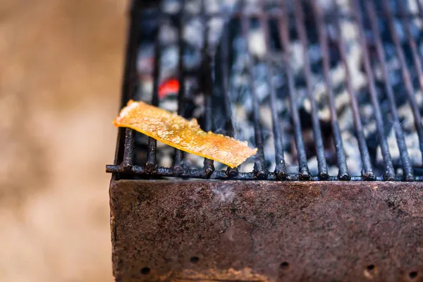 Selektiv Fokusbild Fläskskinn Grillen — Stockfoto