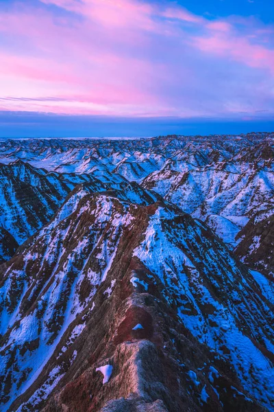 Вертикальний Знімок Рожевого Сходу Сонця Над Сніжними Вершинами Національному Парку — стокове фото