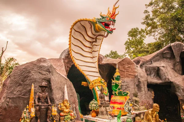 Una Escultura Serpiente Templo Tailandés Budista Distrito Sisaket Tailandia Sudeste — Foto de Stock