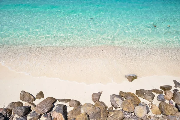 Sandy Beach Small Rocks Turquoise Water Thailand — Stock Photo, Image