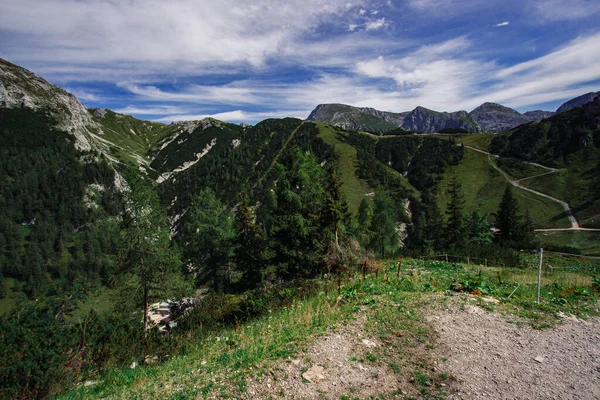 ドイツのベルヒテスガーデンの村 バイエルンアルプスのワツマン山 — ストック写真