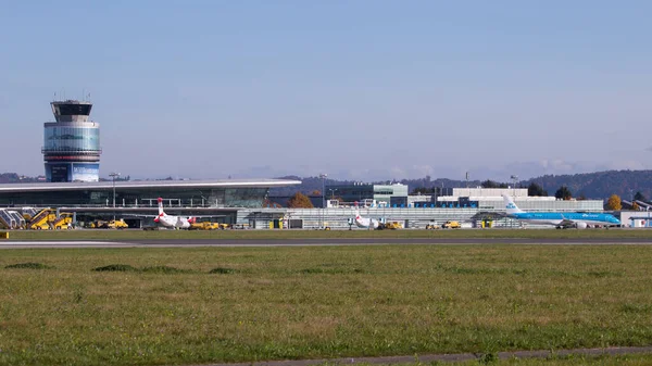 Autriche Déc 2020 Avions Stationnés Devant Terminal Tour Aéroport Graz — Photo