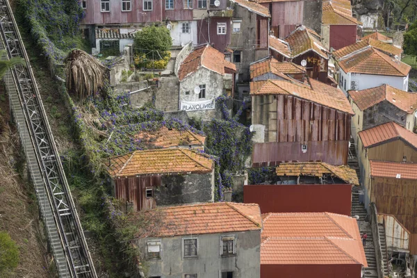 Porto Portugal 2021 Guindais Funicular Funicular Railway Passing Wall Freiras — Foto de Stock