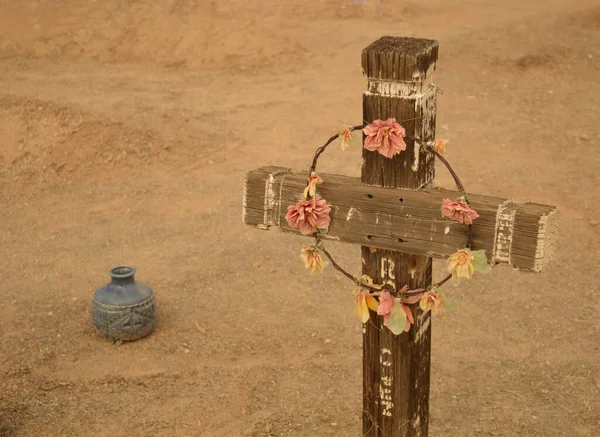 Fából Készült Keresztek Díszített Selyem Virágok Dia Los Muertos — Stock Fotó