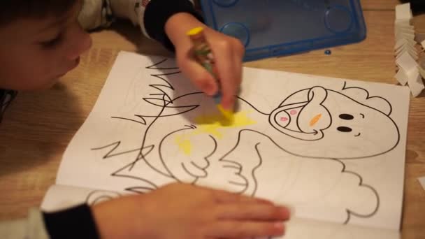 Closeup Footage Child Coloring Book — Vídeo de stock