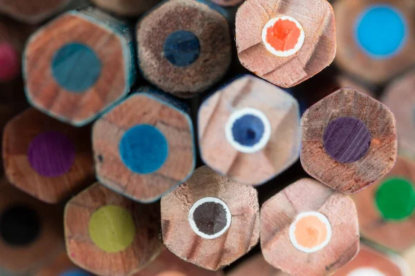 Zbliżenie Ujęcia Kolorowych Ołówków — Zdjęcie stockowe
