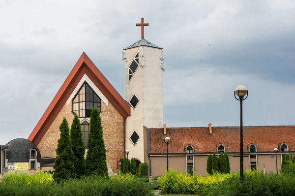 Poznan Polsko Července 2015 Exteriér Moderního Katolického Kostela Věží Křížem — Stock fotografie
