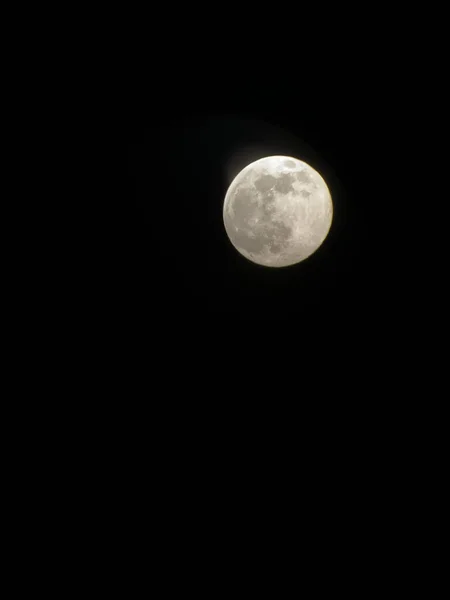 Gece Gökyüzünde Dolunay — Stok fotoğraf