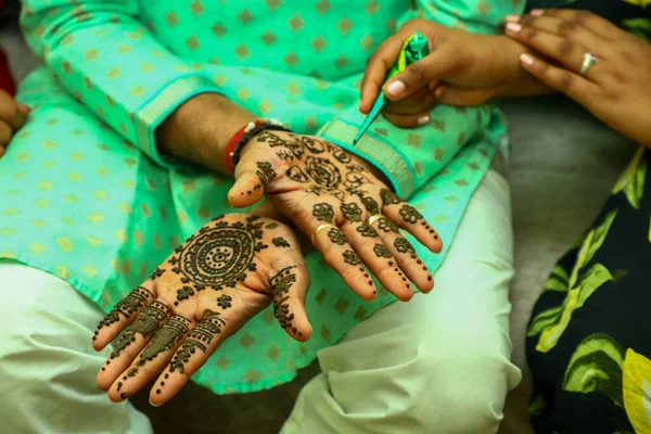 Een Close Shot Van Heena Ontwerp Een Vrouwelijke Hand — Stockfoto