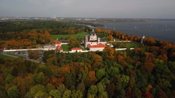 Luchtfoto Van Het Prachtige Klooster Het Herfstlandschap — Stockvideo