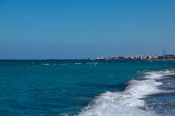 Céu Azul Sobre Mar Praia Dia Ensolarado Verão — Fotografia de Stock