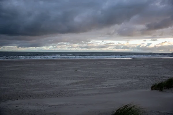 Хмарне Небо Над Морем Пляжем Заході Сонця — стокове фото