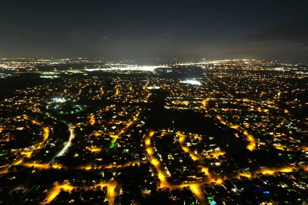 Прекрасный Снимок Ночного Города Ясным Небом — стоковое фото