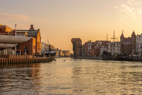 Gdansk Poland Oct 2021 Polska Östersjöfilharmonikerna Och Andra Byggnader Motlawas — Stockfoto