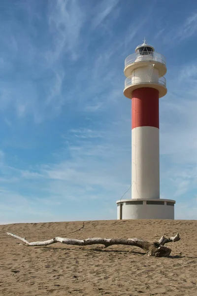 Eine Vertikale Aufnahme Des Leuchtturms Far Del Fangar Ebro Delta — Stockfoto