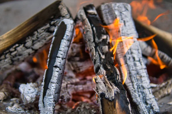 Eine Nahaufnahme Aus Asche Und Feuer — Stockfoto