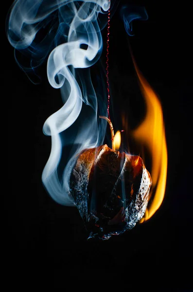 Egy Függőleges Lövés Egy Égő Fizalis Füst Tűz — Stock Fotó
