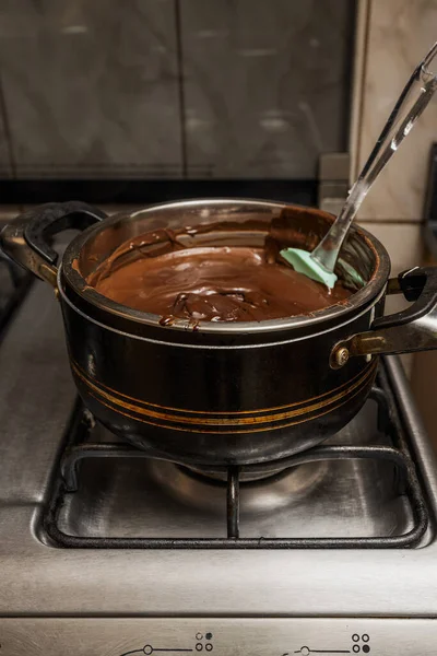 Una Salsa Chocolate Una Olla Cocina Para Preparación Alfajores Argentinos — Foto de Stock