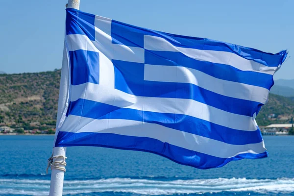 希腊国旗在空中飘扬的特写镜头 — 图库照片