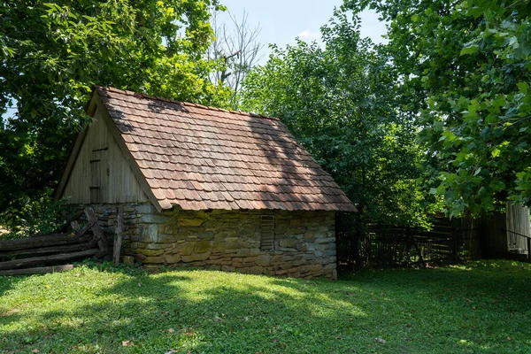Ein Altes Steinsprenghaus Auf Einem Alten Bauernhof Wald — Stockfoto