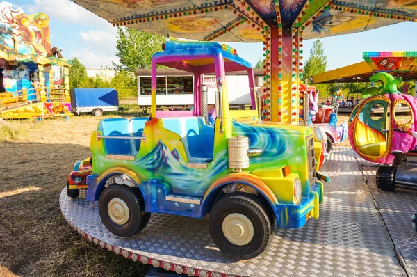 Poznan Polen Mai 2016 Eine Bunte Karussellattraktion Mit Verschiedenen Fahrzeugen — Stockfoto