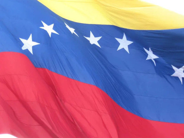 ベネズエラの旗が風になびく — ストック写真