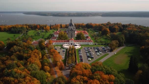 Luchtfoto Van Het Prachtige Klooster Het Herfstlandschap — Stockvideo